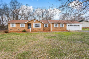 Spacious and private home at Boiling Springs